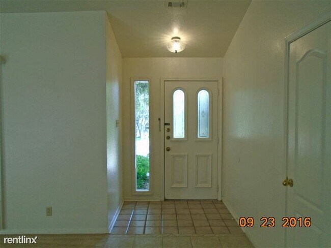 Building Photo - 3 br, 2 bath House - 800 End O Trl