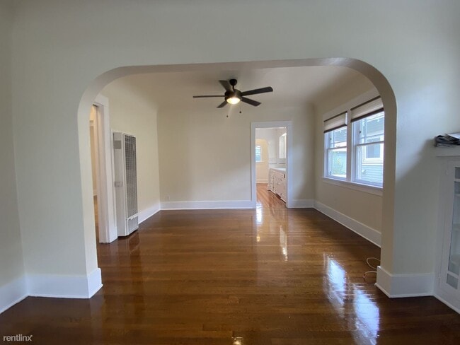 Building Photo - 3 br, 2 bath House - 3323 Thorn Street 3323