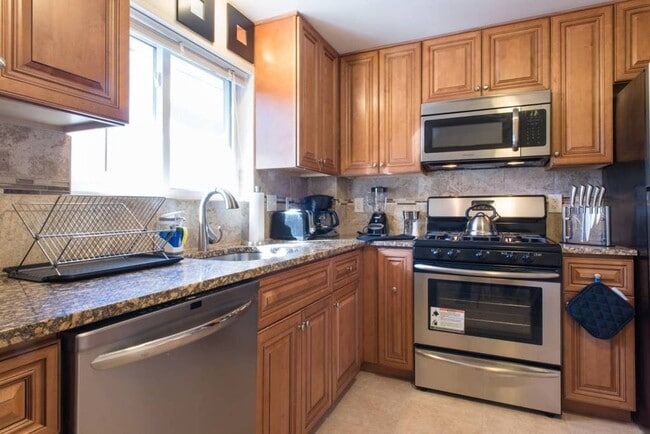 Building Photo - 37 Oxford Cir