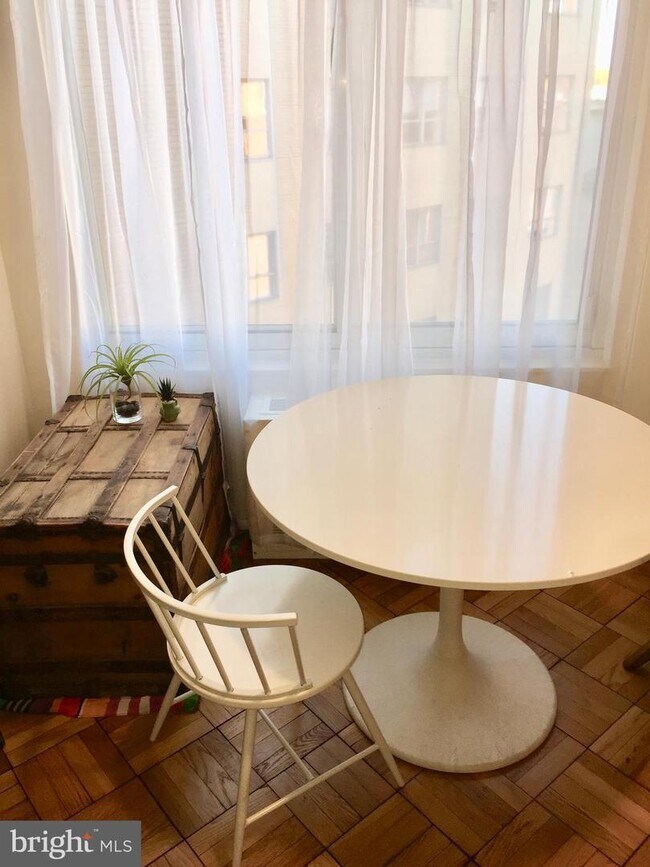 Comedor - 1727 Massachusetts Ave NW