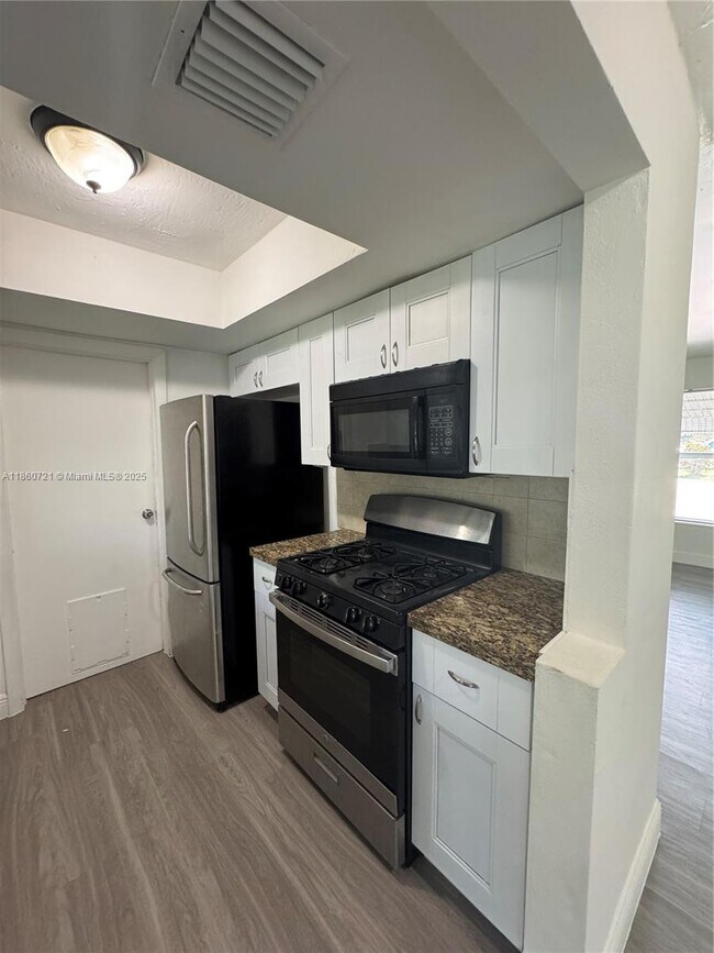 Foto del edificio - 2985 NW 69th Ave