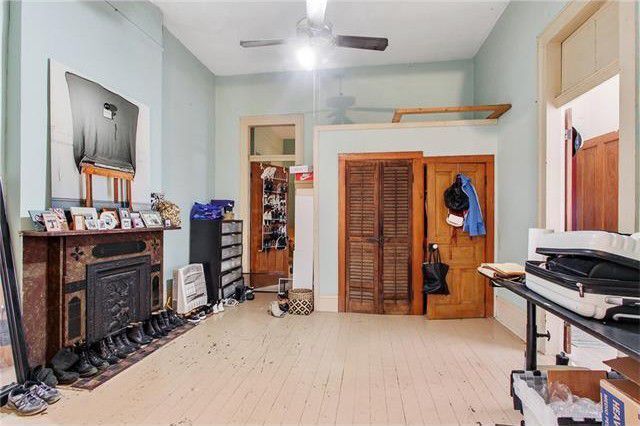 Building Photo - 3823 Dauphine St