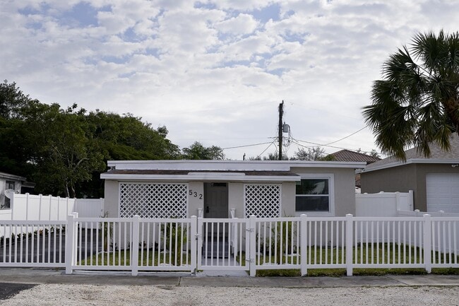 Building Photo - 532 NW 15th Terrace