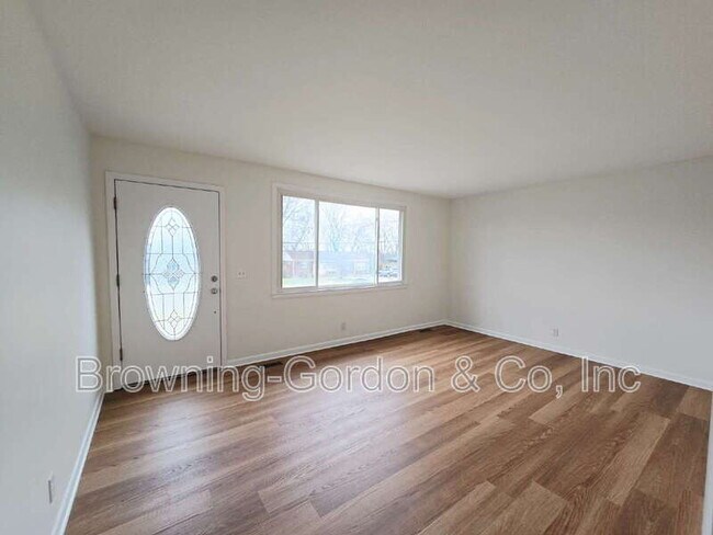 Foto del edificio - 241 Bonnacroft Dr