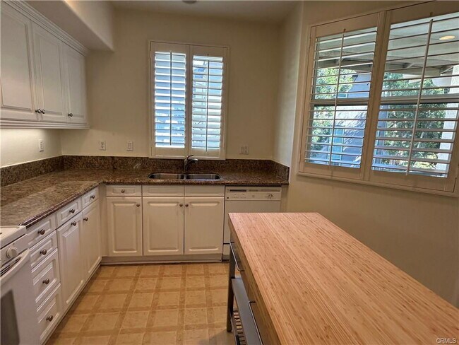 Building Photo - 155 Stepping Stone