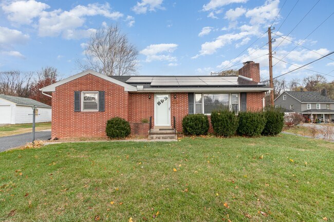 Foto del edificio - 388 Pleasant View Rd