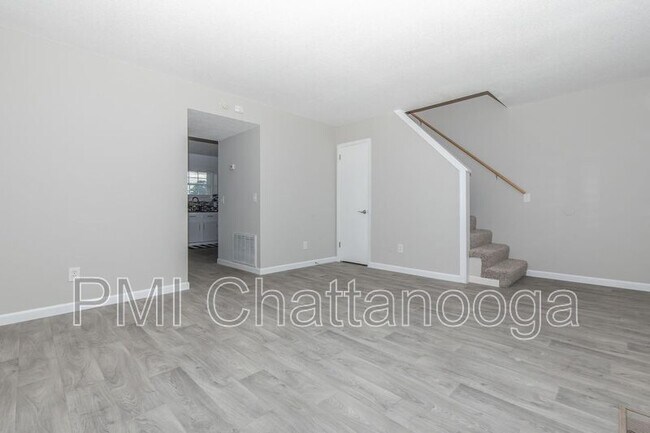 Foto del edificio - 331 Cloud Spring Rd