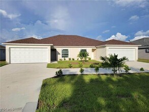 Building Photo - 3303 SW 15th Pl