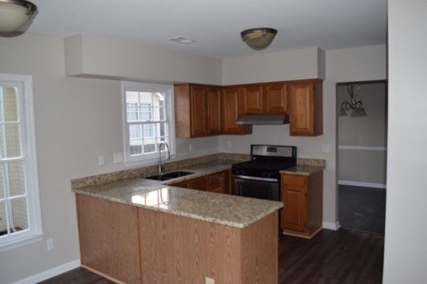 Building Photo - 200 Red Oak Ln