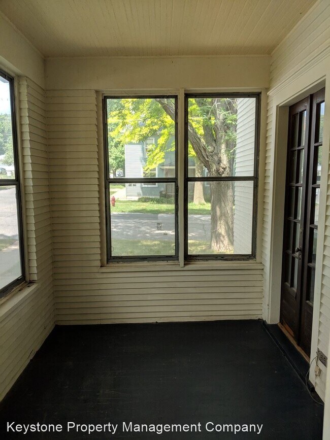 Building Photo - 528 N Gilbert St