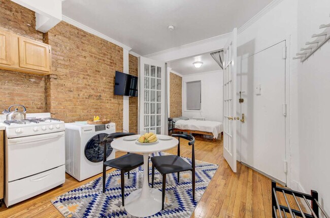 Foto del edificio - 118 E 102nd St