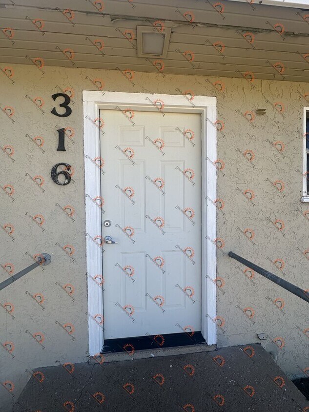 Foto principal - One bedroom One bath apartment--Water paid