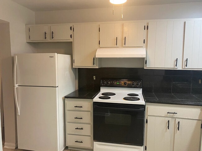 Foto del edificio - Room in Townhome on Baker Ct
