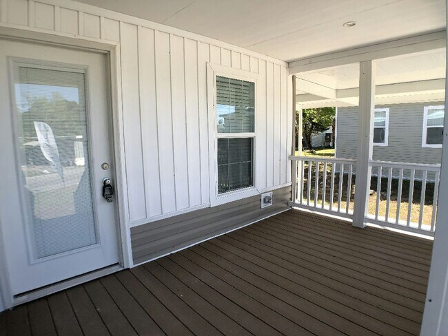Building Photo - 346 Eland Dr