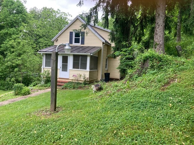 Building Photo - Private 2-Bedroom Single Family Cockeysvil...