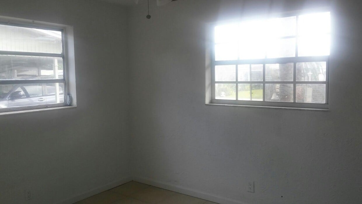 Building Photo - 5701 SW 56th St