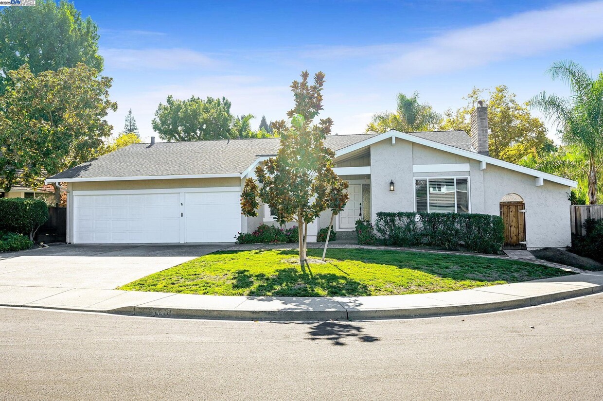 Primary Photo - 2270 Bromfield Ct