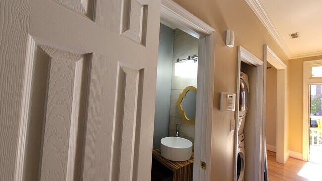 Building Photo - Manor Place