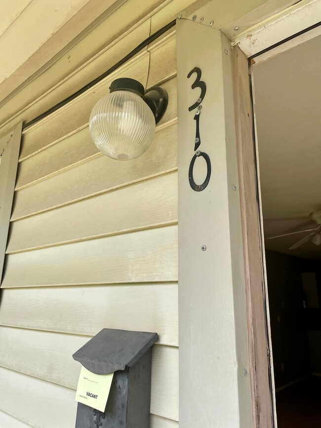 Building Photo - 310 S B St