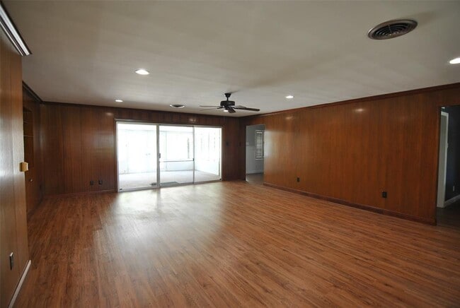 Building Photo - 3519 Latma Dr