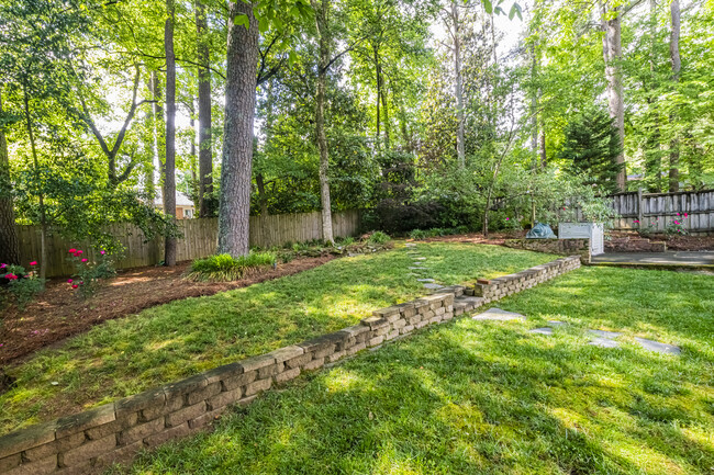 Building Photo - 2291 Strathmore Dr NE