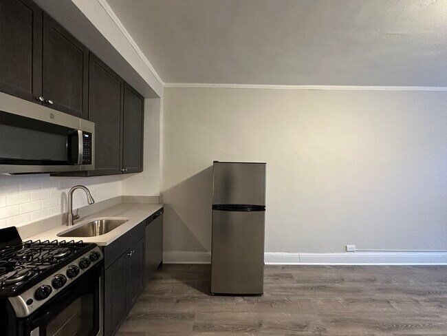 Foto del edificio - 3335 W Diversey Ave