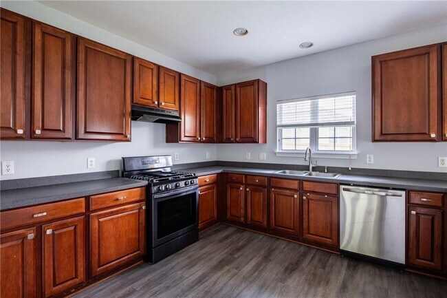Building Photo - 7702 Parkside Dr