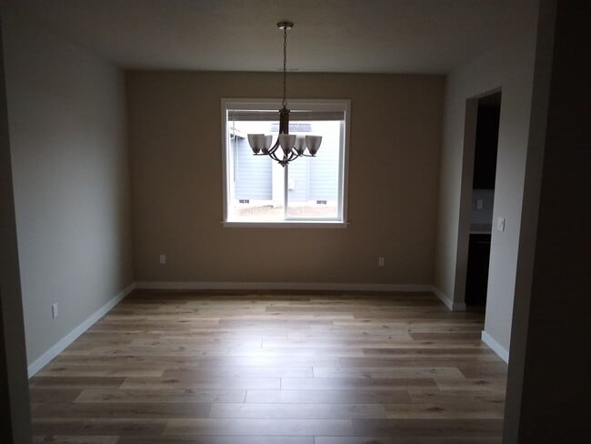 Building Photo - Located in Millersburg ~ Gorgeous 4 Bedroo...
