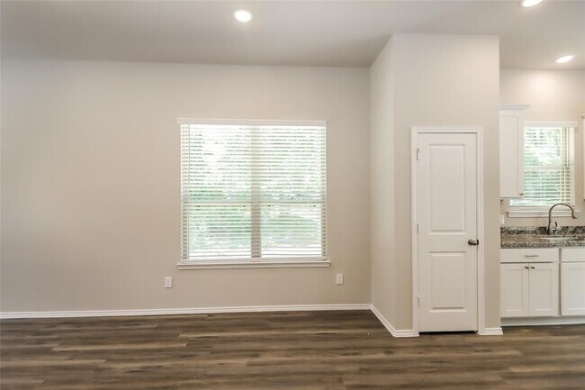 Foto del edificio - 405 Cherokee Dr