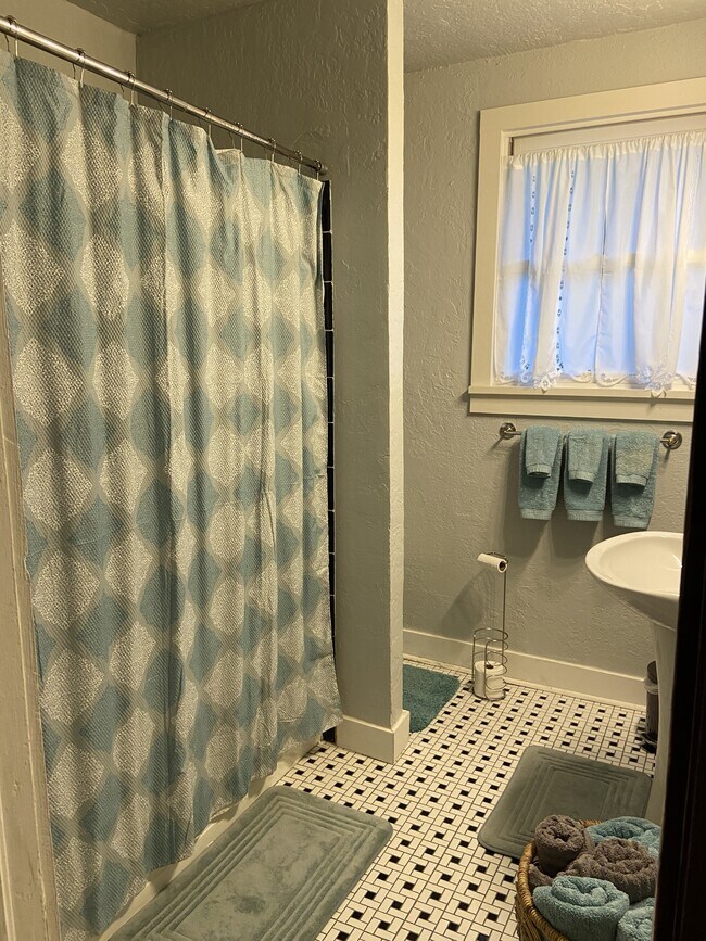 Foto del edificio - 321 E Duffy St