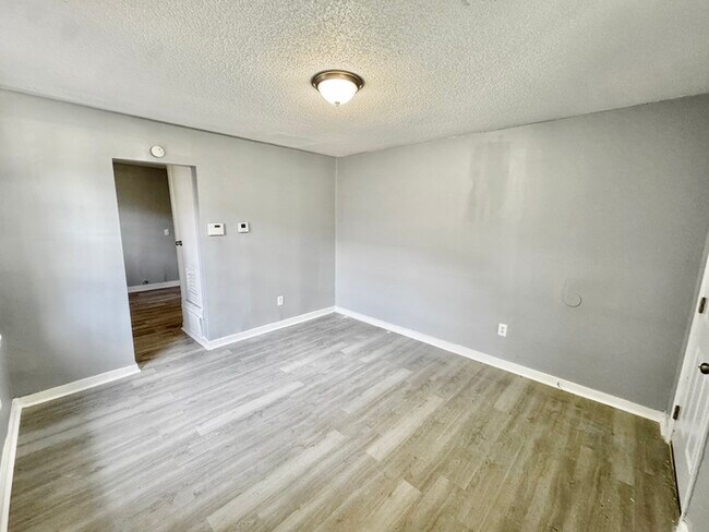 Foto del edificio - 1294 N McNeil St