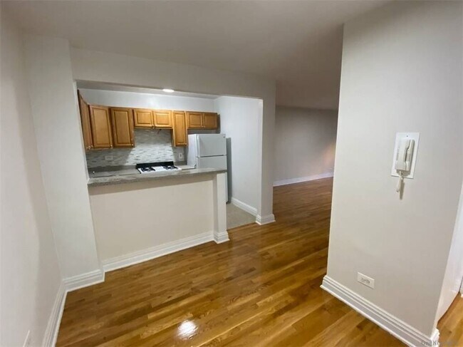 Foto del edificio - 67-15 102nd St