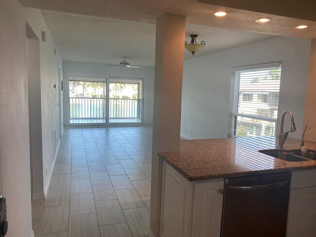 Building Photo - 6294 Bahia Del Mar Cir