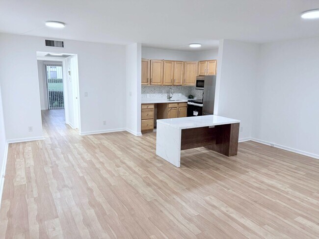 Building Photo - 296 Mansfield G