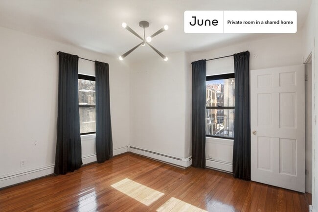 Building Photo - Room in Shared 6 bed/2 bath home