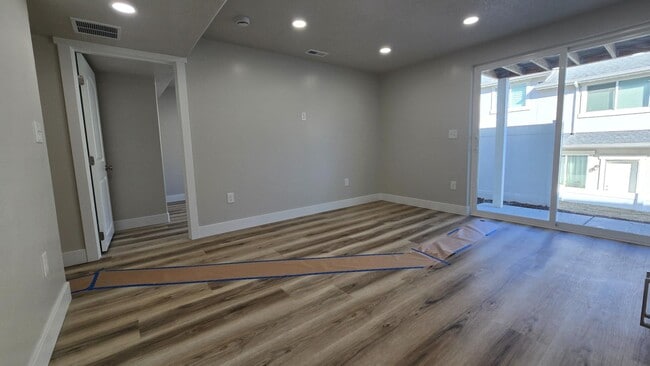 Building Photo - 14529 S Quiet Shade Dr