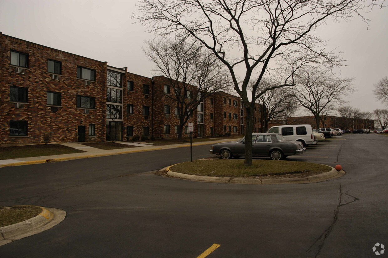 Villagebrook Apartments Carol Stream, IL