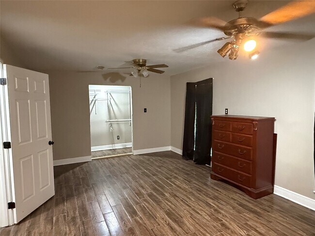Foto del edificio - 3305 Tompkins Dr