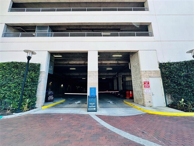 Foto del edificio - 150 E Robinson St