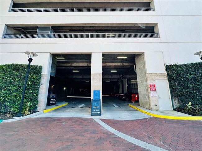 Building Photo - 150 E Robinson St