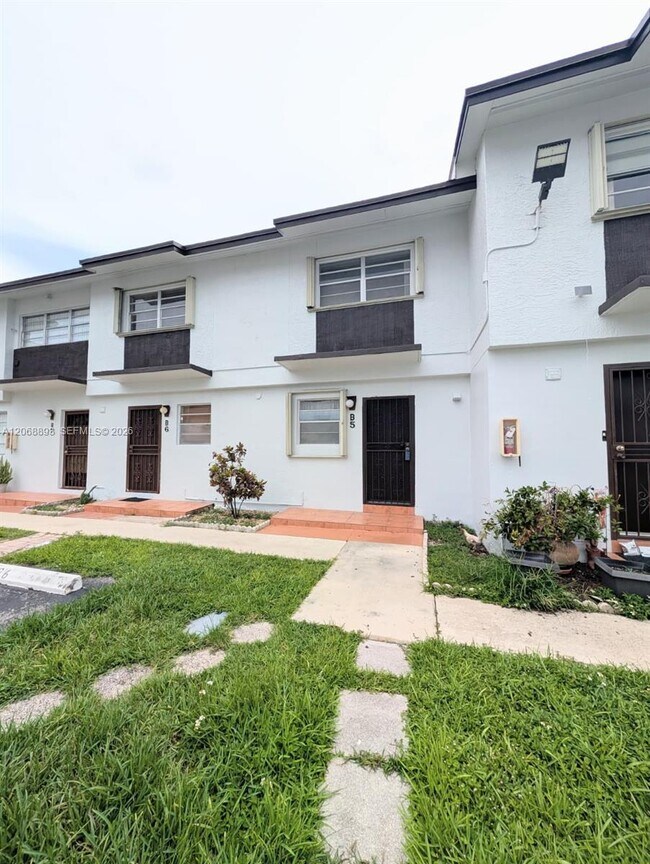 Building Photo - 21 SW 109th Ave