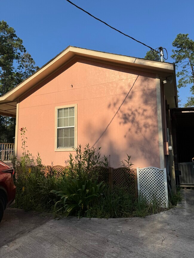 Building Photo - 905 Springwood Dr
