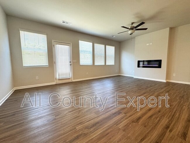 Foto del edificio - 280 Whitetail Cir