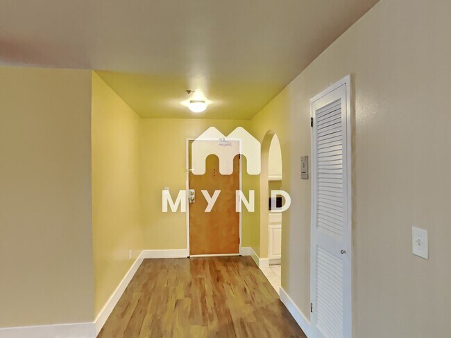 Building Photo - 9700 Mountain Blvd Apt 1