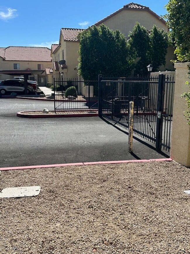 Foto del edificio - $1,695 3 Beds-2 Baths 1,214 Sq. Ft. Townho...