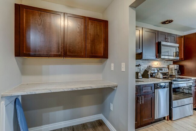 Building Photo - COMPLETELY UPDATED RANCH STYLE PRIVATE ENT...