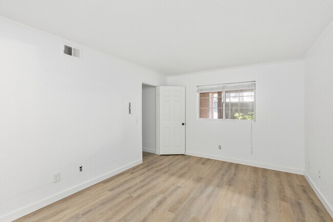 Building Photo - 5078 Via Manos
