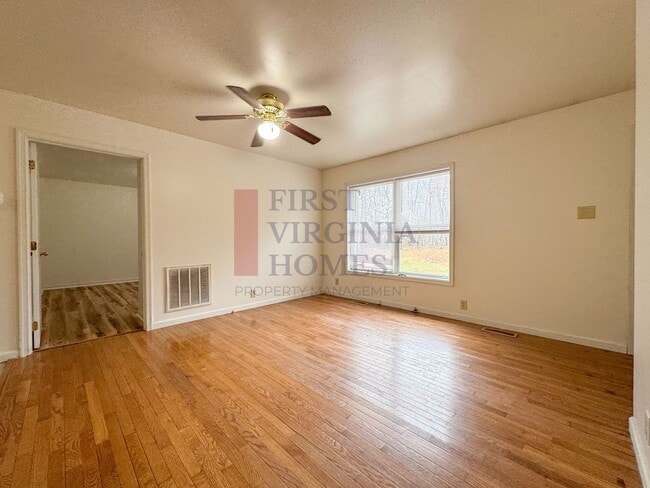 Building Photo - 3Bedroom/2Bath Home with High-Speed Firefly Internet