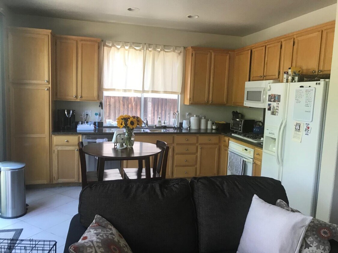 Foto del edificio - 537 Giles Way