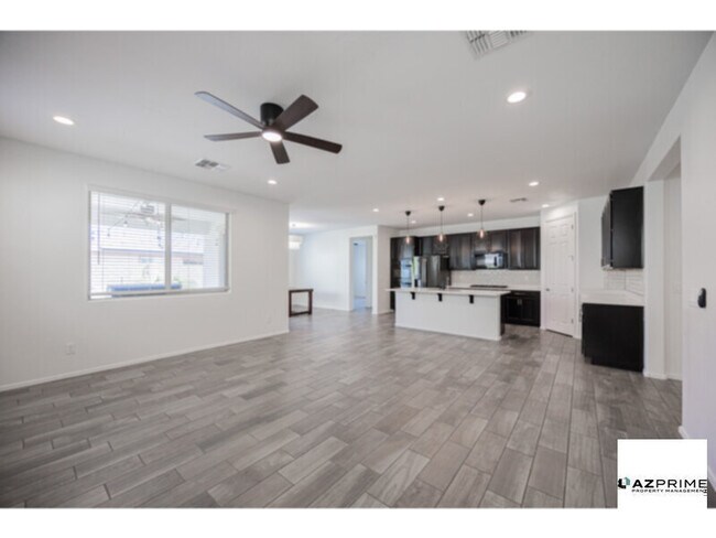 Building Photo - Discover your ideal home in this beautifully maintained 4/2 Phoenix residence!